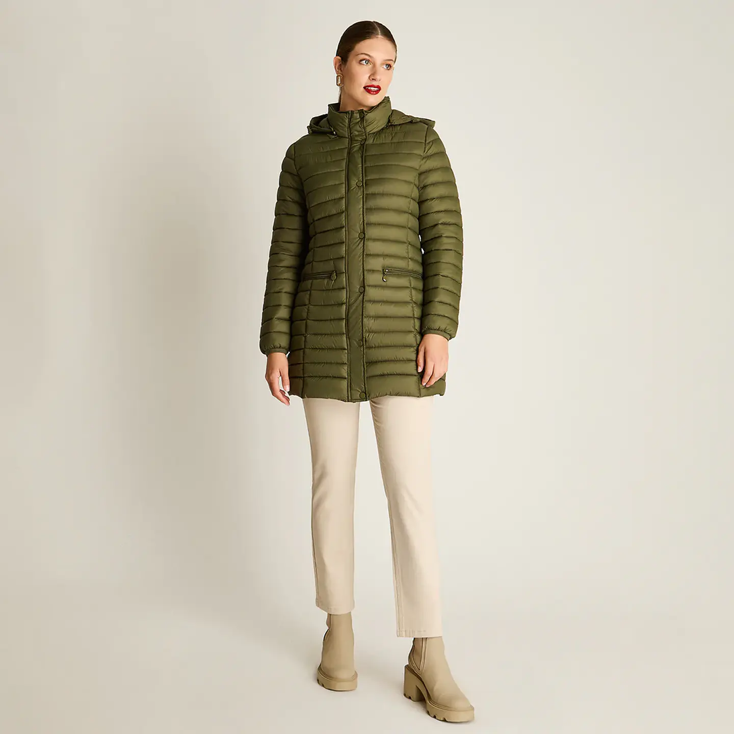 Parka Larga Verde con Diseño Quilted y Gorro Desmontable Weekend 3
