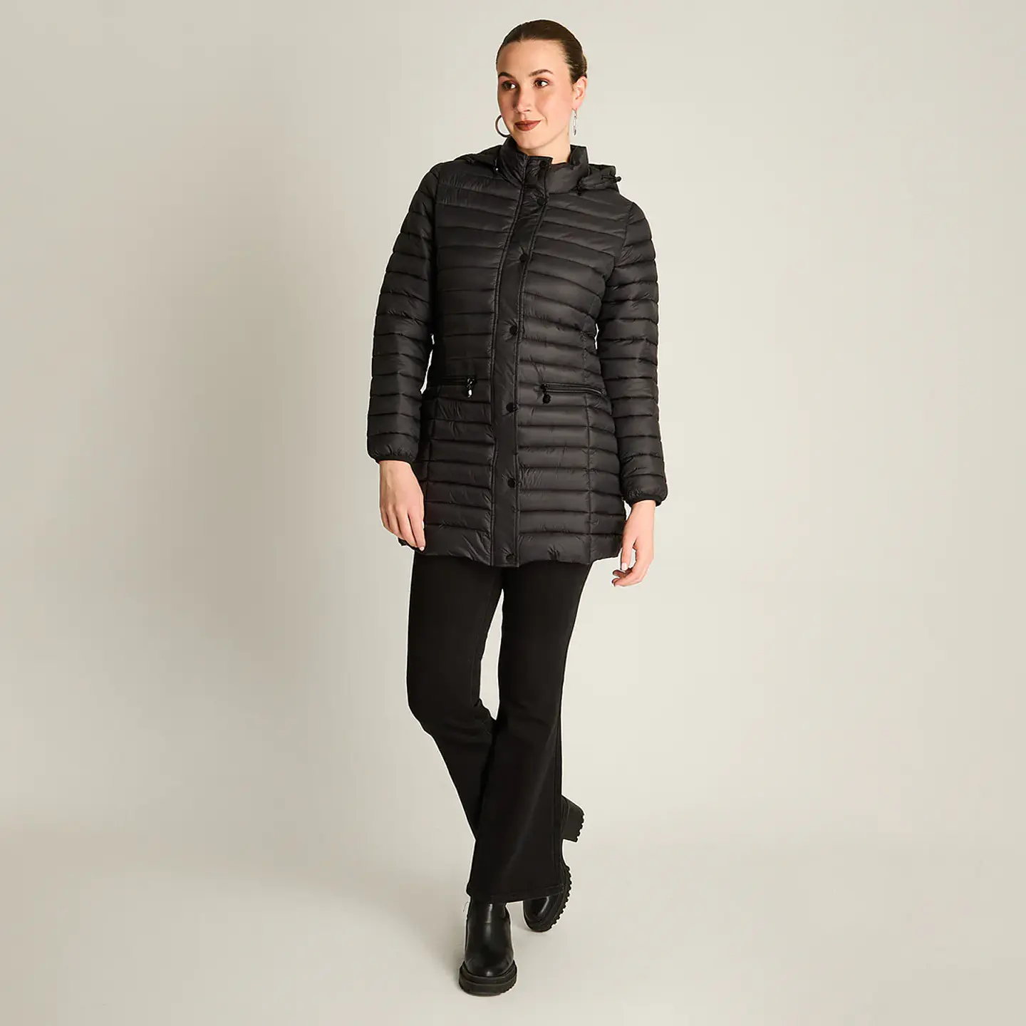 Parka Larga Negra con Diseño Quilted y Gorro Desmontable Weekend 3