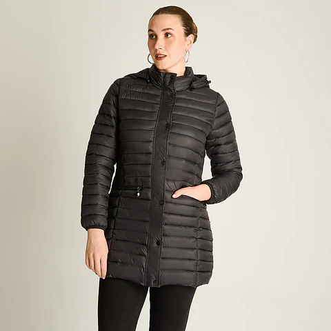 Parka Larga Negra con Diseño Quilted y Gorro Desmontable Weekend