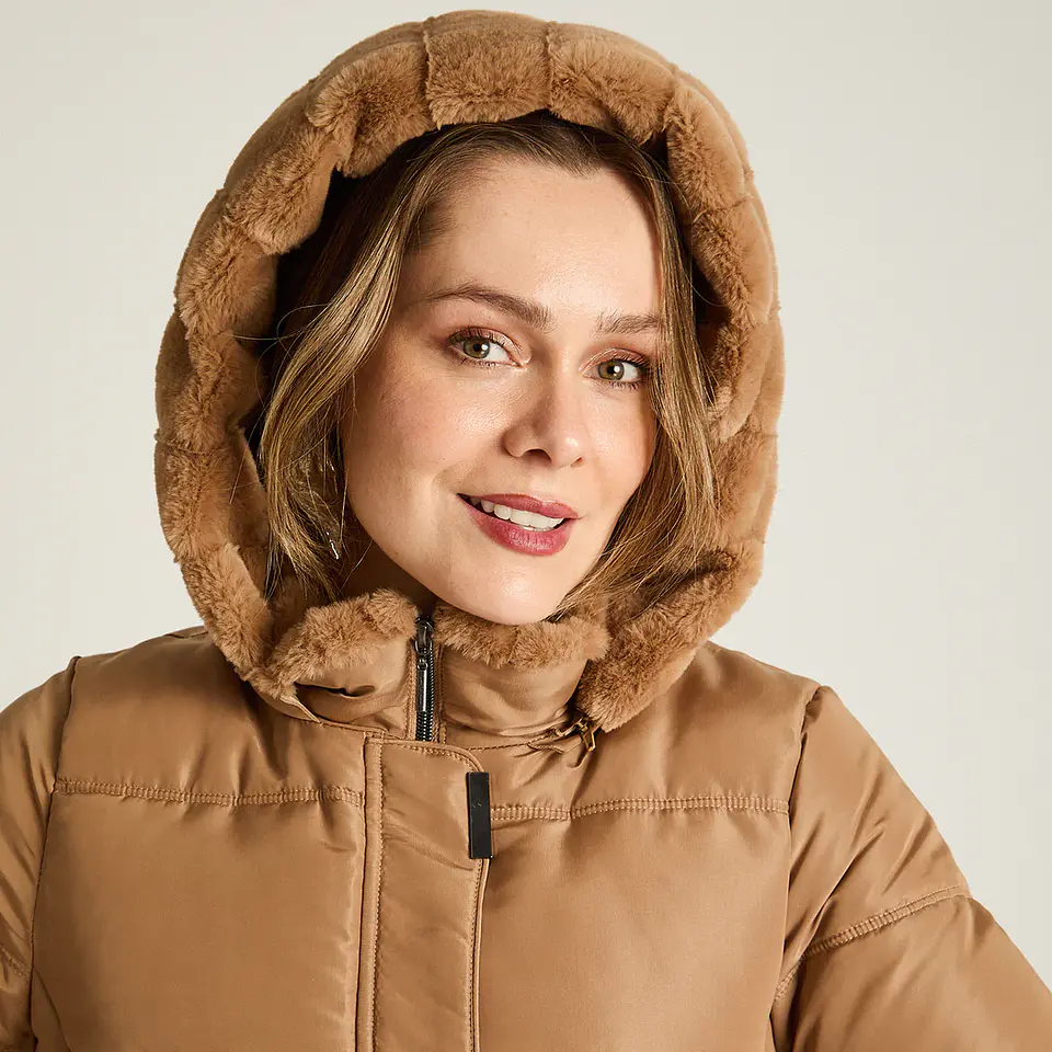 Parka Larga Camel con Gorro Peludo y Detalles de Peluche Lorenzo di Pontti 5