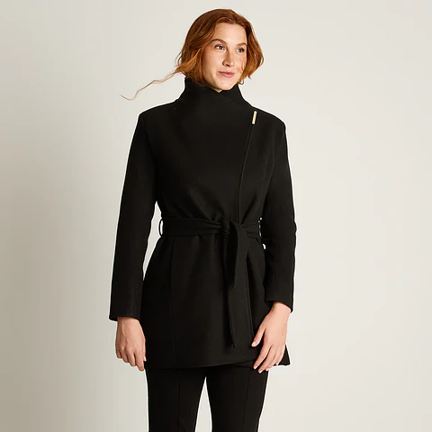 Abrigo Negro con Amarra en Cintura y Cuello Alto 918514 