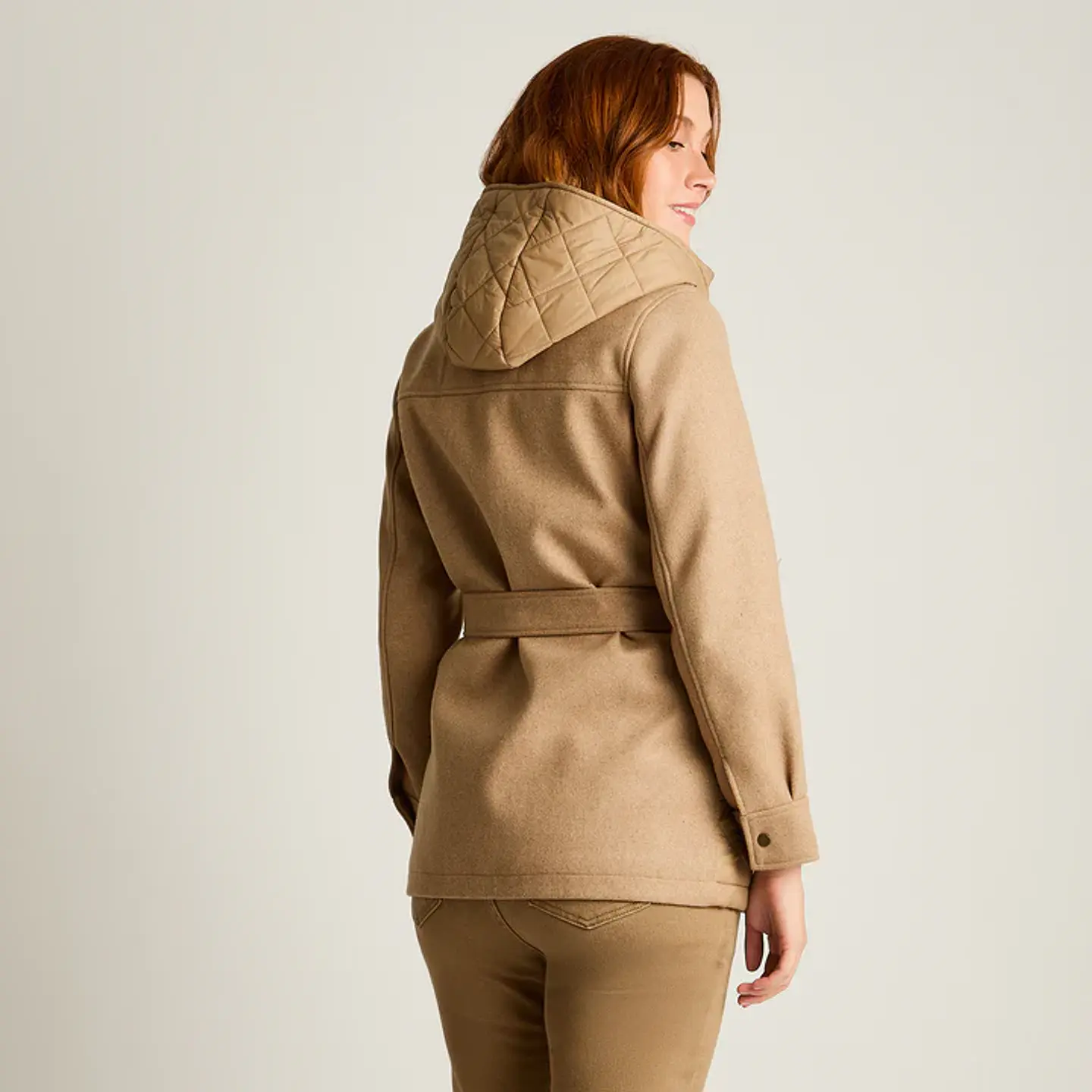 Abrigo Camel con Capucha, Quilt y Amarra en Cintura 918601  2