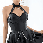 VESTIDO GÓTICO - Wet Look con Arnés, Collar y Tanga – Lencería Sexy con Cadenas y Falda Acampanada