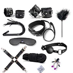 Set Íntimo de 10 Piezas en Cuero Sintético con Antifaz, Esposas y Accesorios BDSM