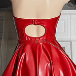 VESTIDO GÓTICO - Wet Look con Arnés, Collar y Tanga – Lencería Sexy con Cadenas y Falda Acampanada