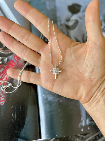 Cadenita cruz sagrada 