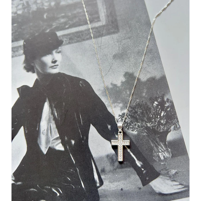 Cadena religiosa con cruz con circones de plata 3
