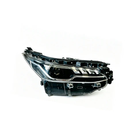 Toyota Fortuner año 2023 óptico Derecho