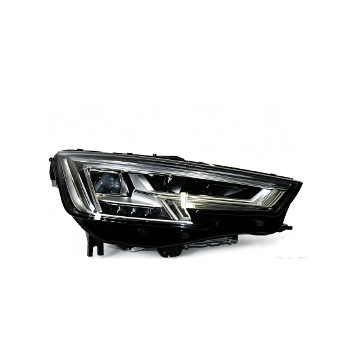 Audi a4 año 2017 óptico Derecho original Led  2