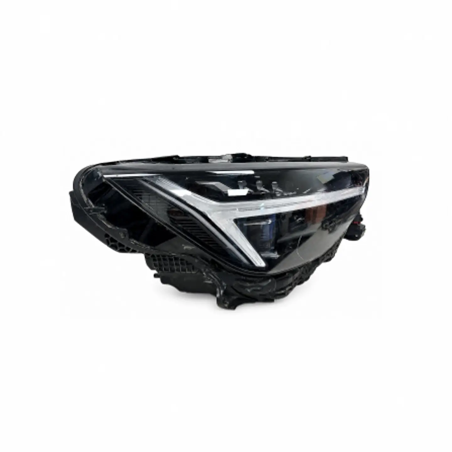 volvo XC40 año 2023 óptico derecho  2