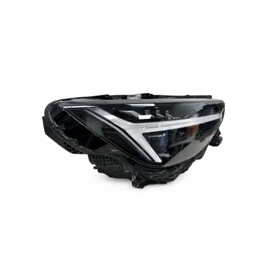 volvo XC40 año 2023 óptico derecho  2