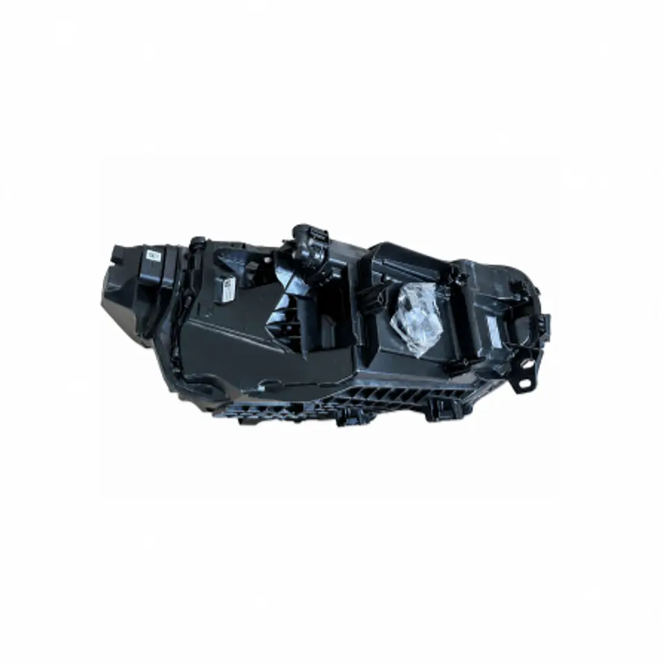 volvo XC40 año 2023 óptico izquierdo  4