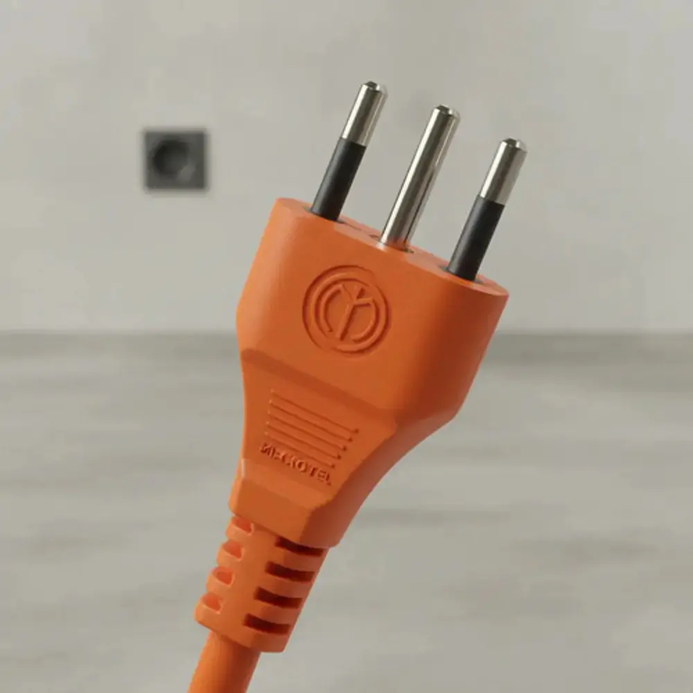 Extensión Eléctrica Macrotel 10 Metros 2500w Color Naranja