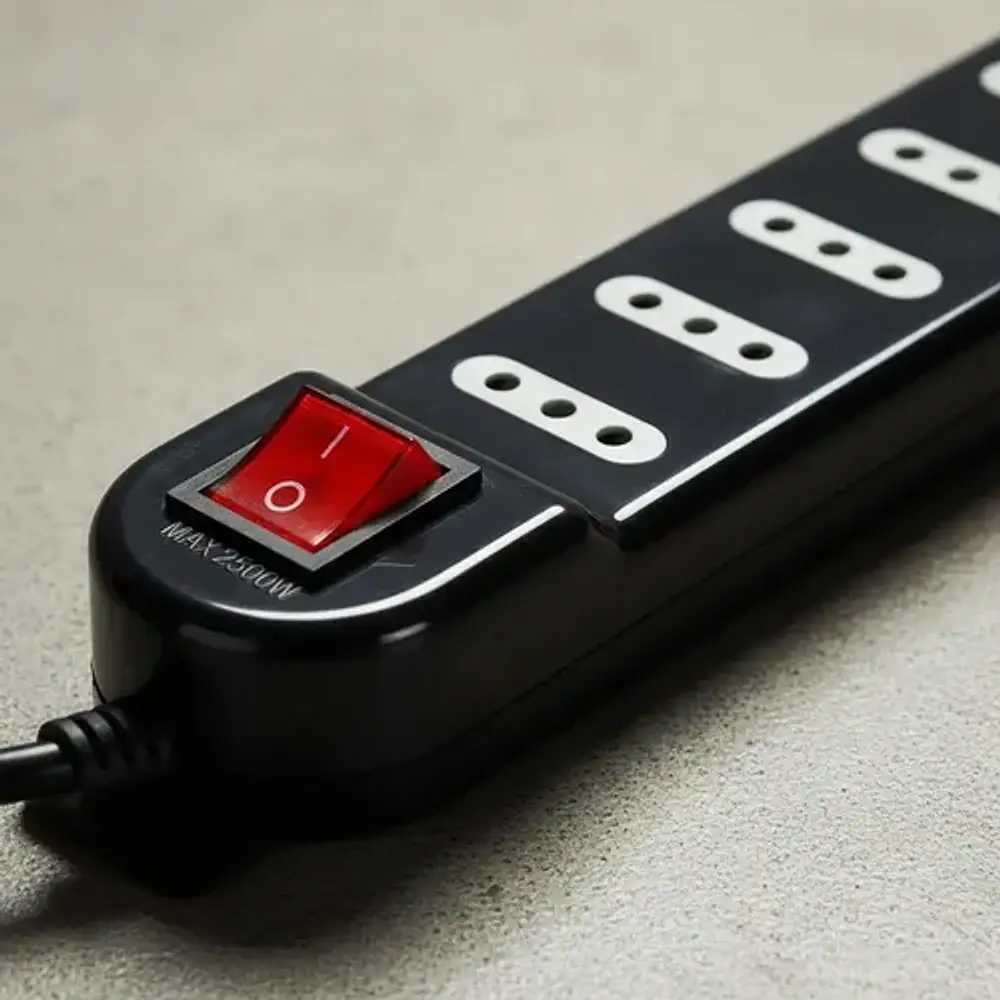 Alargador 3 metros con Switch 5 Posiciones Certificación SEC Negro 