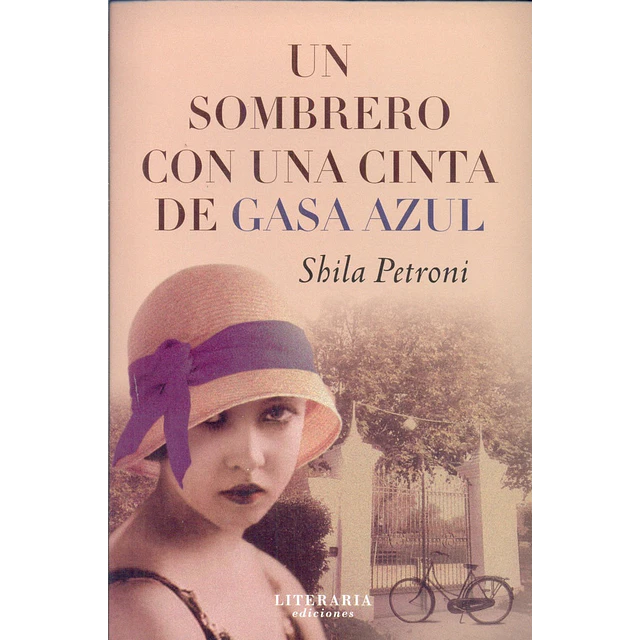 Un sombrero con una cinta de gasa azul