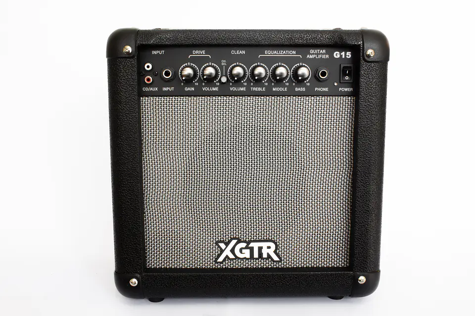 Full Pack Guitarra Eléctrica XGTR Blanca + Afinador + Amp. + set de cuerdas + Cable plug 3M + funda 4