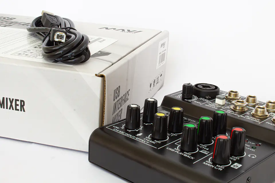 MEZCLADOR INTERFAZ MAVI M4USB 5