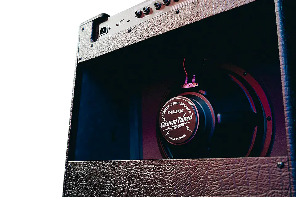 AMPLIFICADOR GTRA MIGHTY MKII 60W Nux 3