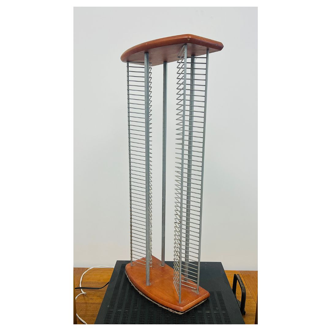 PORTA CD BASE MADERA Y METAL 100 CDs USADO  5