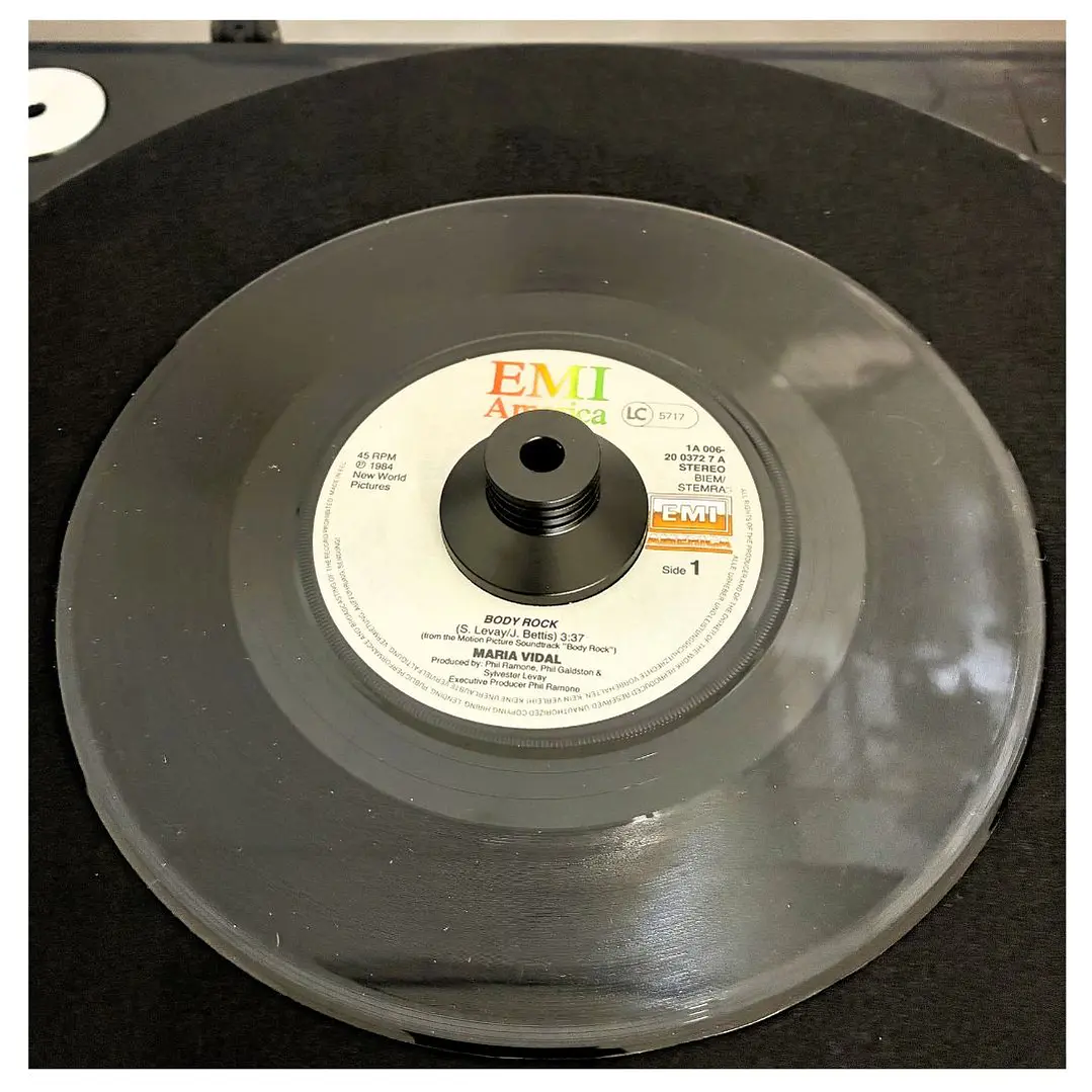 ADAPTADOR METALICO PARA VINILOS 7