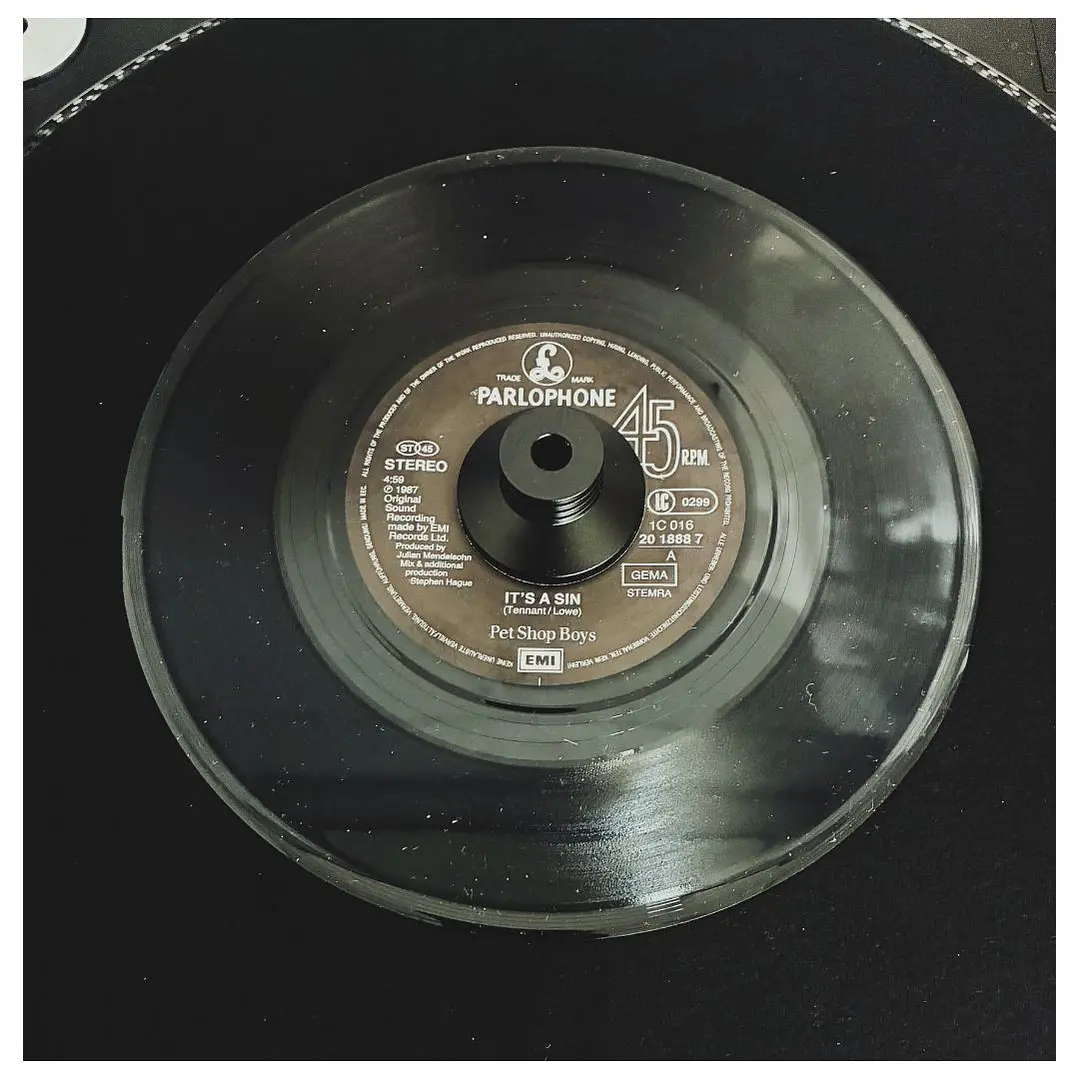ADAPTADOR METALICO PARA VINILOS 7