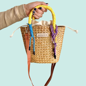 Confirmado! Bolso de rafia es el imperdible de esta temporada