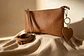 Mala em couro camel com porta-chaves - Thumbnail 1