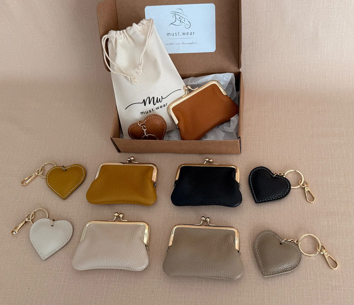 Conjunto porta-moedas e porta-chaves coração em couro 1