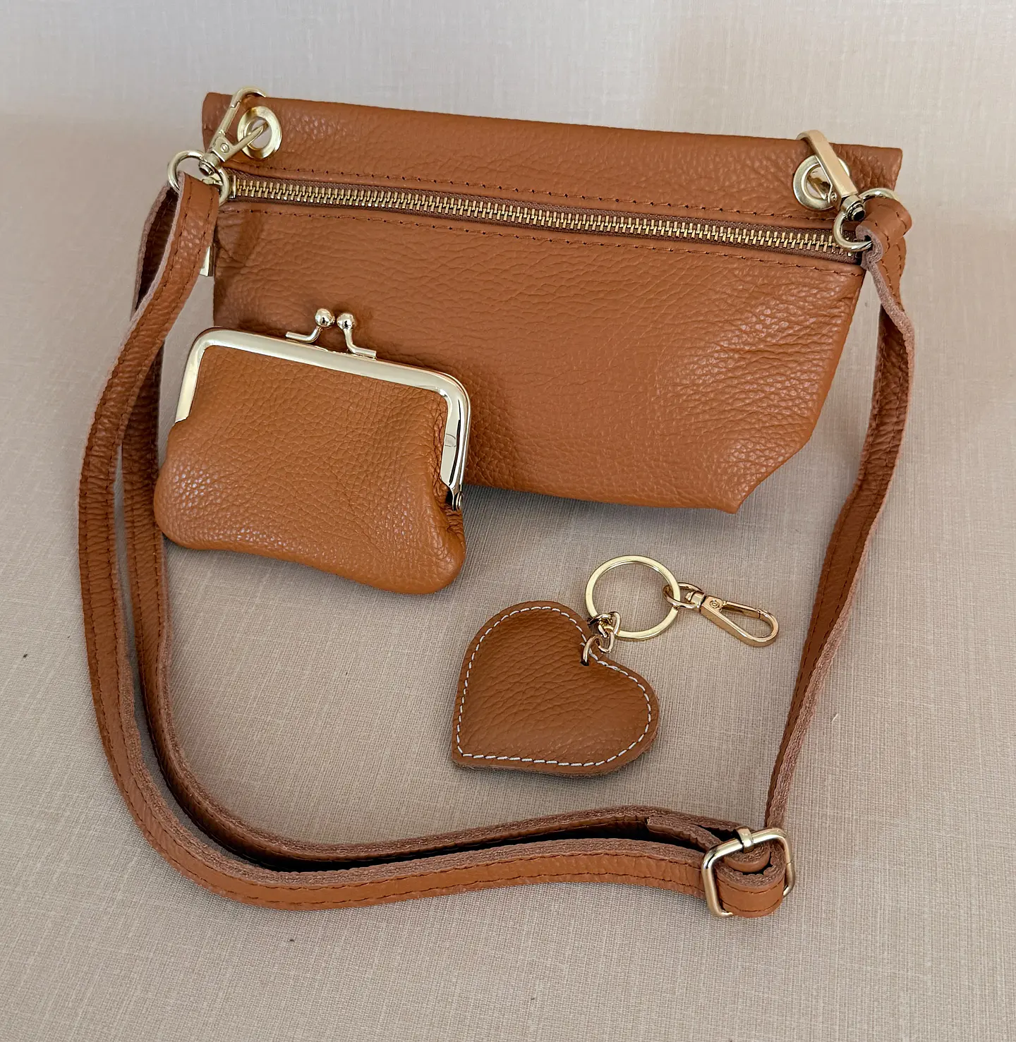 Conjunto Mini Mala + Porta-moedas + Porta-chaves em Couro Genuíno Camel 1