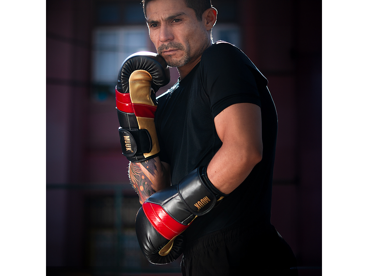 Guante De Box Muuk PU K.O. Negro-Rojo 6