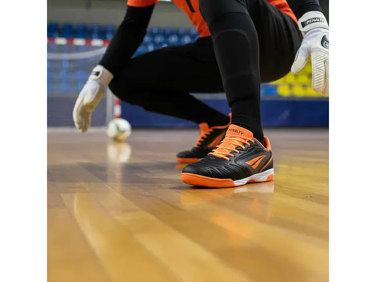 Zapato de Futsal Penalty Brasil 70 Y-1  Negro/Naranjo 7