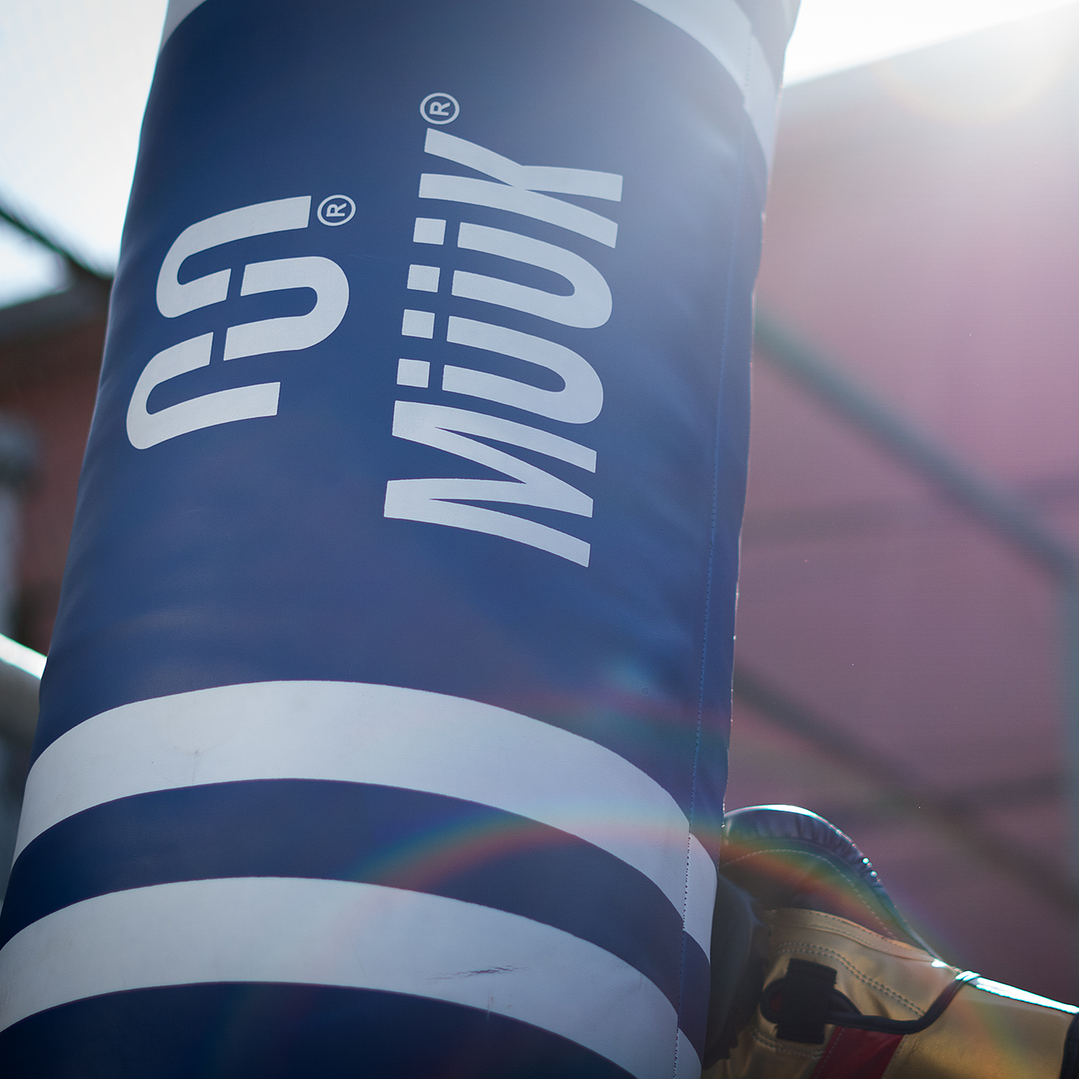 Saco de Boxeo Muuk con Rotor 1.2 Metros Azul 8