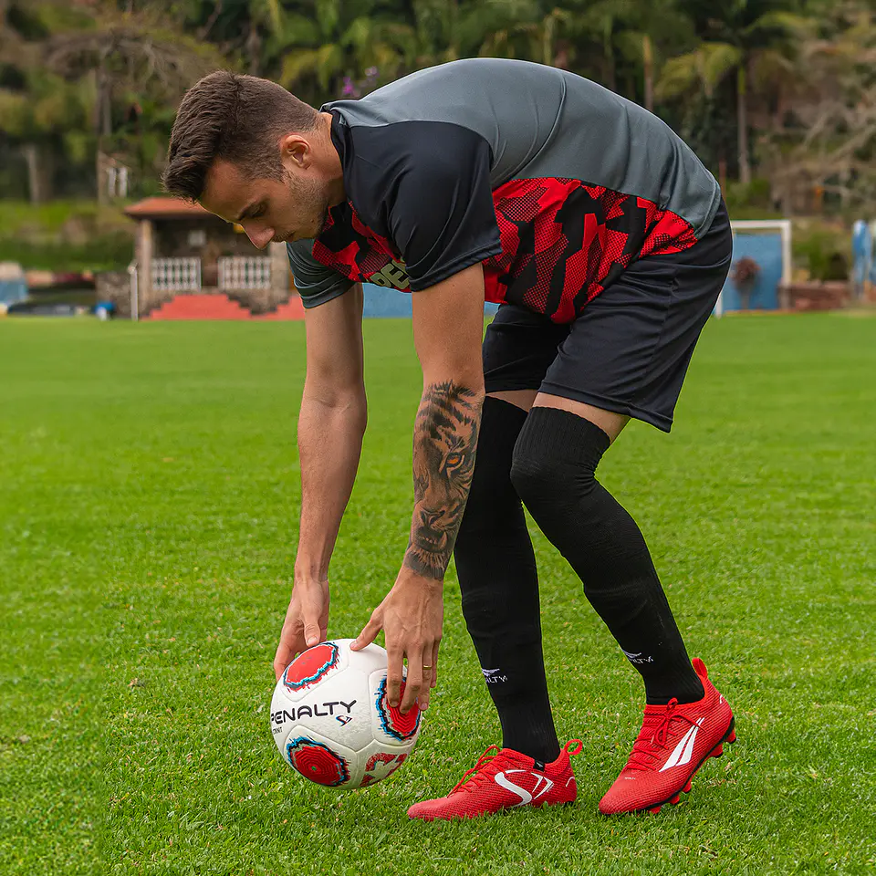 Polera Penalty Camuflaje Negro Rojo 4