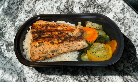 Salmon con Arroz y Vegetales