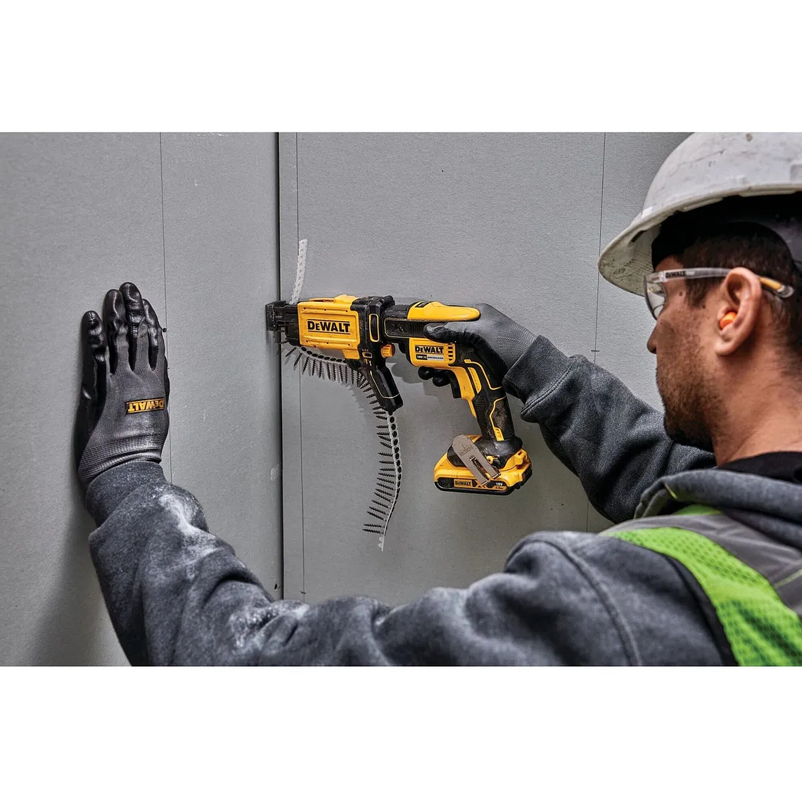 Cargador Rápido Para Tornillos En Cinta Dewalt Dcf6202 6