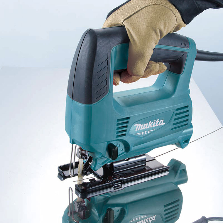 Sierra Caladora 450w Makita M4301b 3