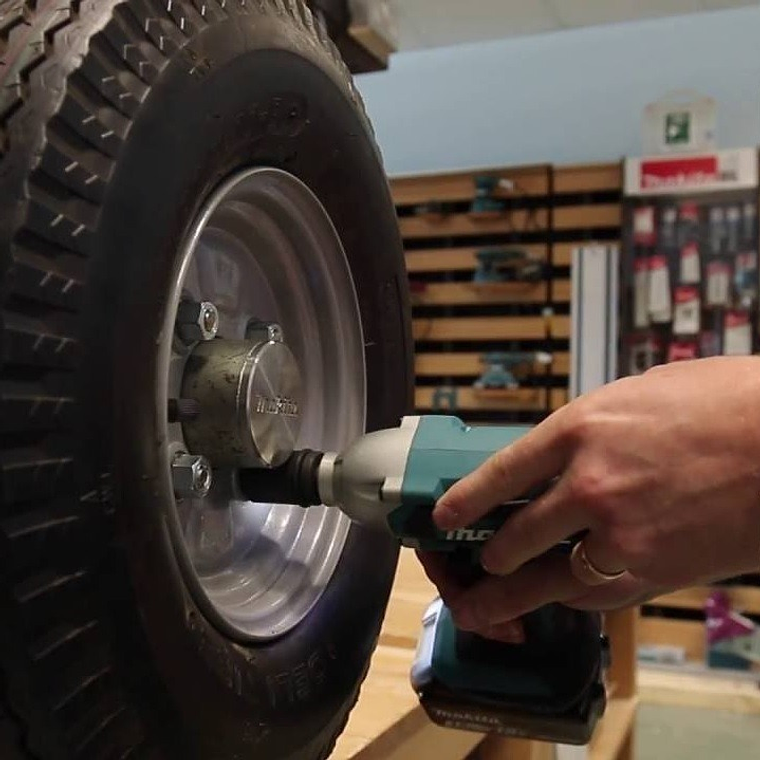 Llave De Impacto 1/2'' 18v Makita Dtw190z / 2 Baterias 6