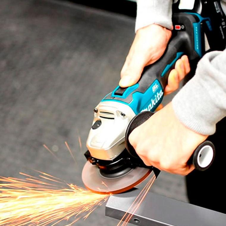 Esmeril Angular 115mm Inalámbrico Makita DGA458Z Sin Batería 3