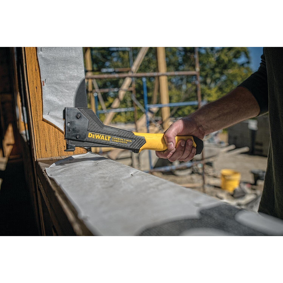 Engrapadora Fibra De Carbono 5/16 A 1/2 Dewalt Dwht75900 5