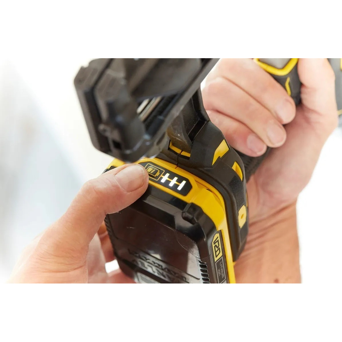 Clavadora Stanley 16 20v SCN616B 4