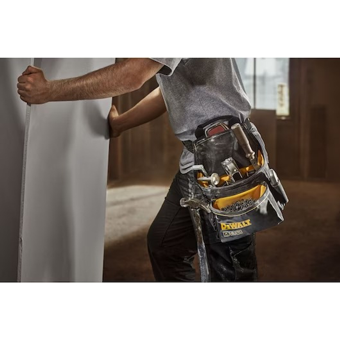 Bolso de herramientas DEWALT DWST540101 4