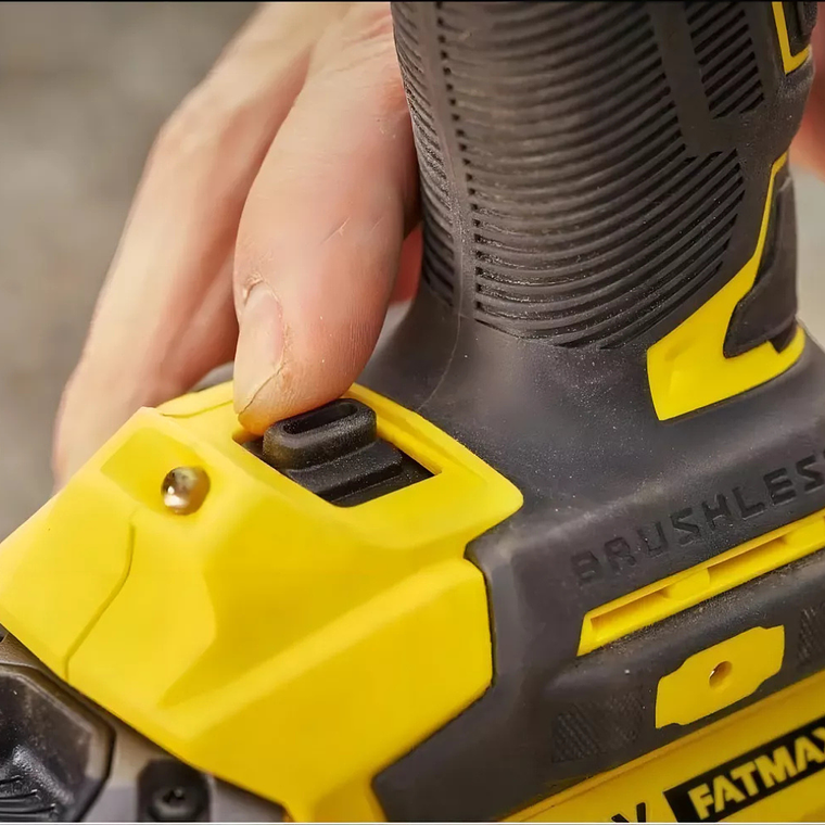 Kit Llave De Impacto 1/2 (13mm) 20v + 2 Baterías Stanley 6