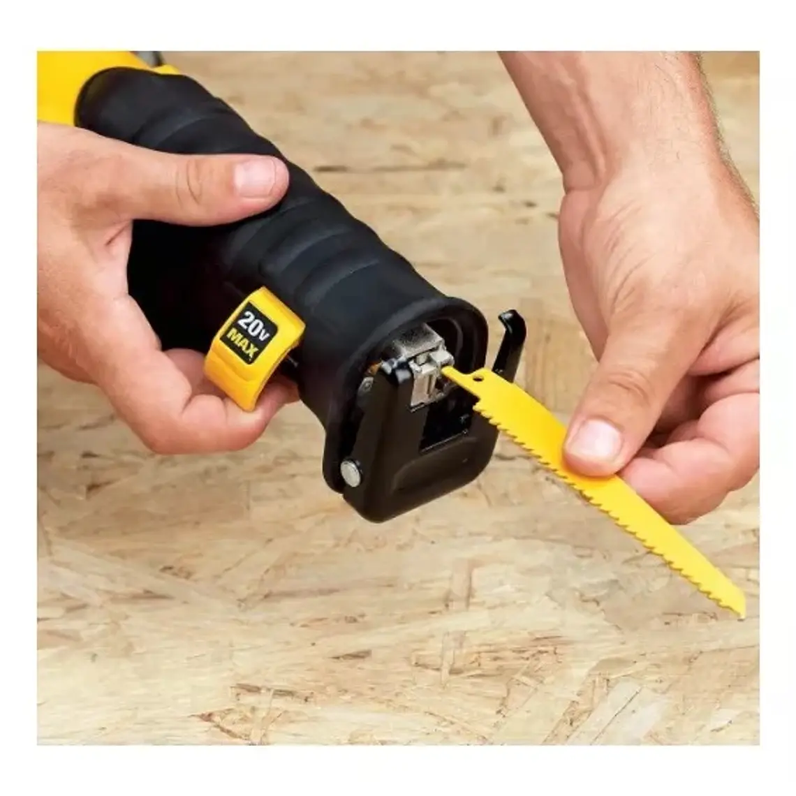 Sierra Sable Inalámbrica  Velocidad Variable Dewalt Dcs380B 8