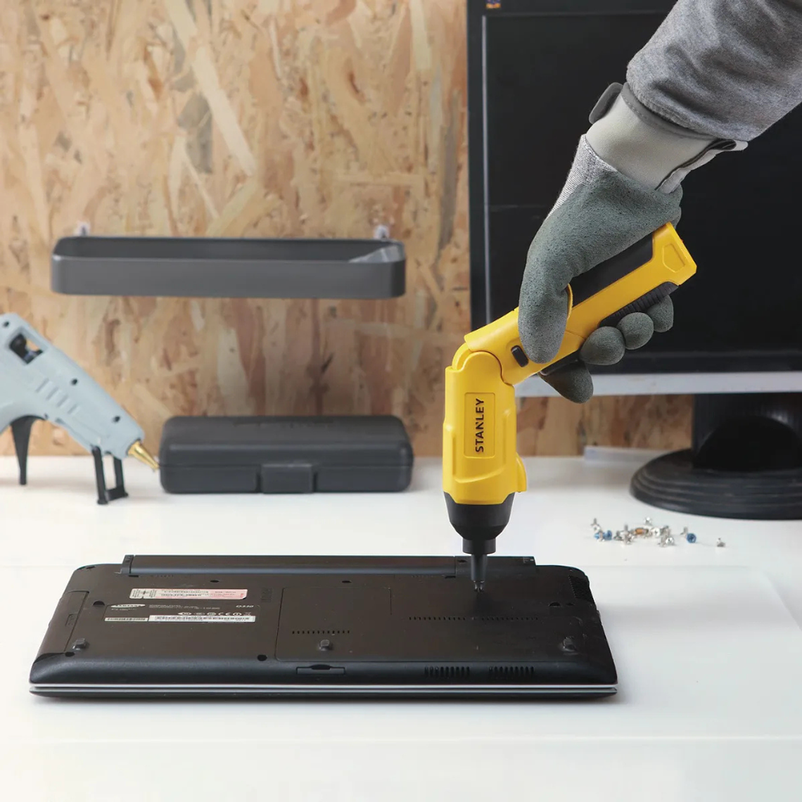 Atornillador Inalámbrico 4v + 30 Accesorio Stanley SCS4KB2C 6