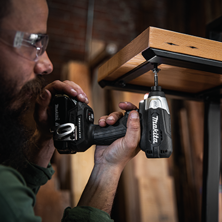 Atornillador Impacto BL 18v 140 Nm Makita Dtd157 + 2Bat/Carg 7