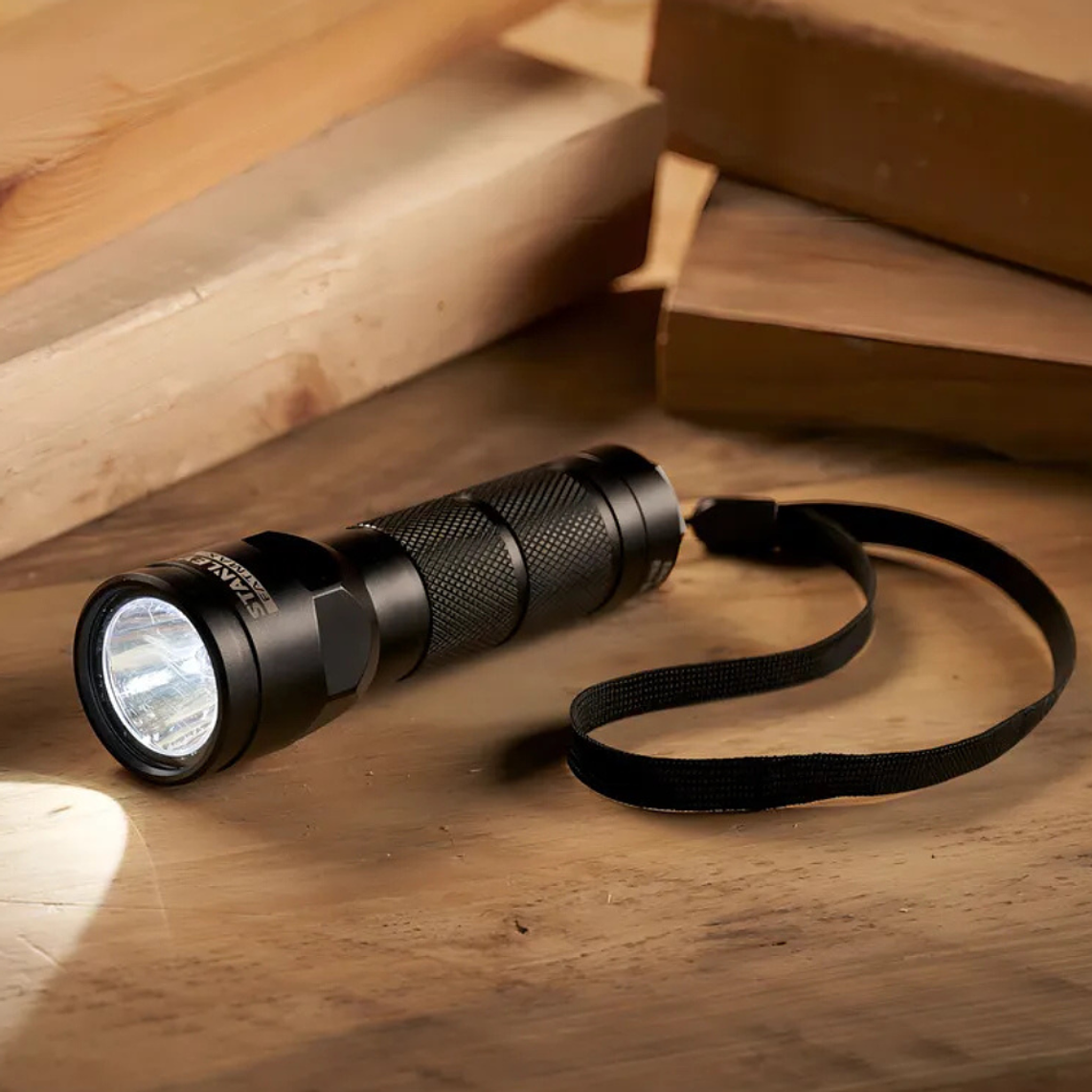 Linterna 120 Lúmenes Fatmax Stanley 1-95-152 6