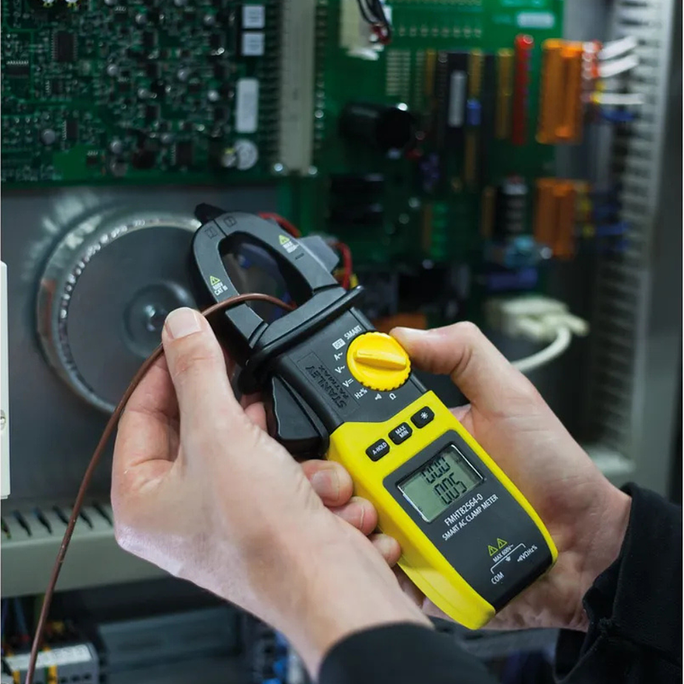 Multímetro Digital Inteligente De Pinza Stanley Fmht82564-0 3