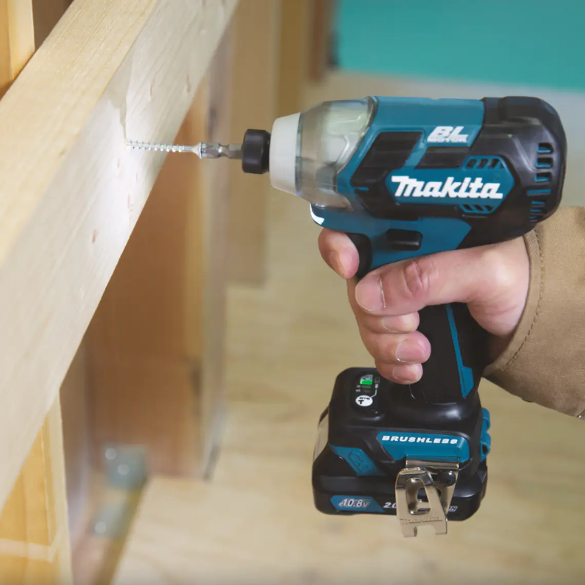 Atornillador de Impacto 12v Makita 135 Nm + Bat/Car TD111DSA 4