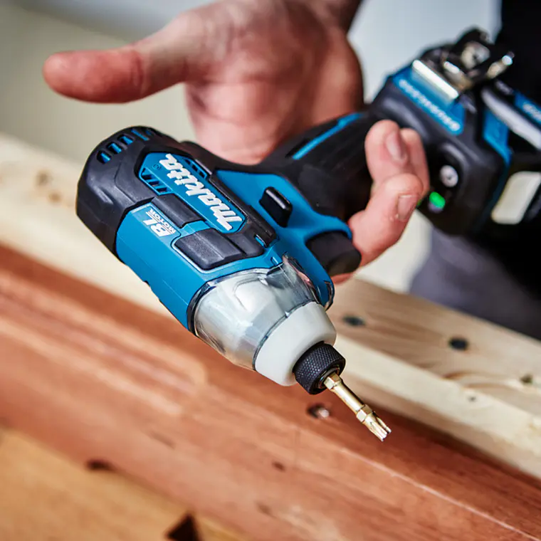 Atornillador de Impacto 12v Makita 135 Nm + Bat/Car TD111DSA 7