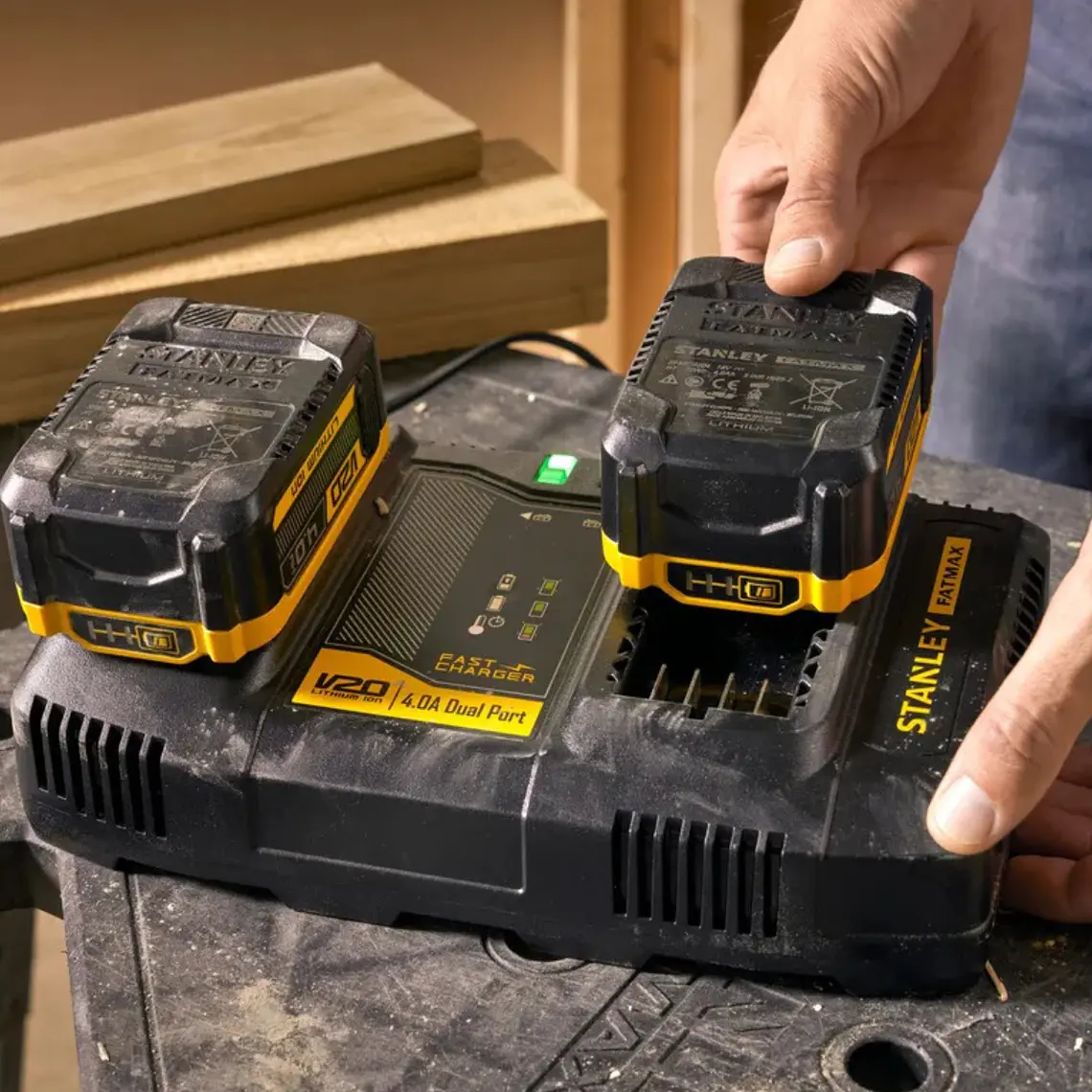 Cargador Doble De Stanley 20v 4.0ah Sc402-b2 3